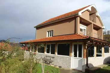 تختخواب و صبحانه Domaćinstvo Maksimović