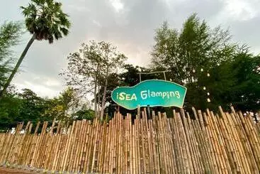 Isea Glamping Seafood Cafe Bar & Resort