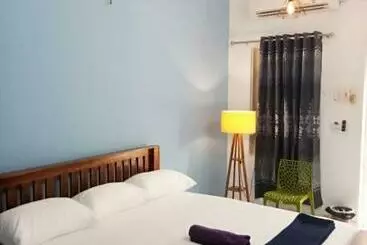 Pensió Omkara The Fives Guest House
