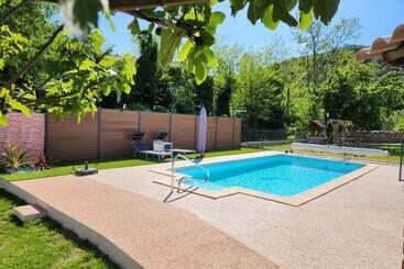 Aamiaismajoitus (B&B) Gite Chambre D Hôtes L Occitania