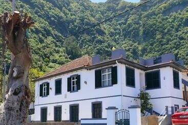 بنسيون Arco De Sao Jorge Guesthouse
