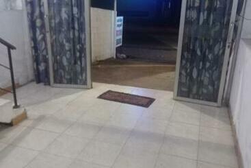 פנסיון Royel One Guest House