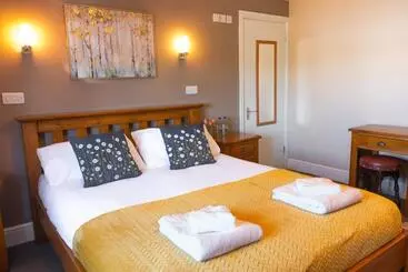 Hotel The Gate Hangs High