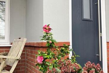 تختخواب و صبحانه Fig Tree House