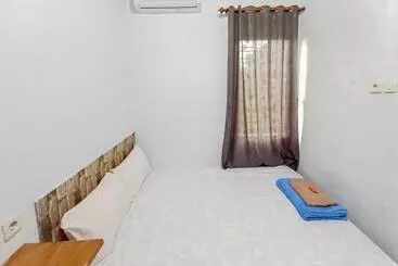 هتل Labinda Homestay Caruban Mitra Reddoorz