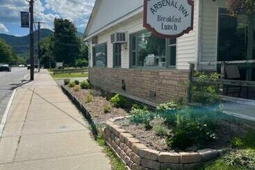 בית מלון כפרי The Arsenal