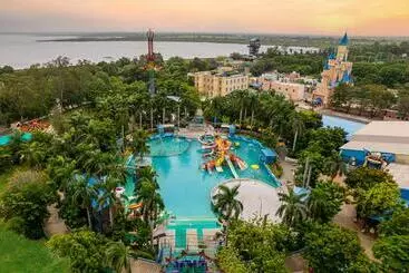 Hotel Sterling Aatapi Wonderland Vadodra