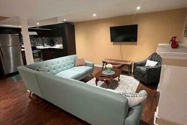 膳宿费 A Cozy Unit, One Bedroom, Separate Entrance, Full Kitchen