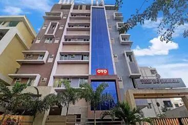 Hotel The Botanica Grand
