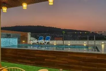Pax Hotel Grand Blue 3 Min Walk From Udaipur City Railway Station