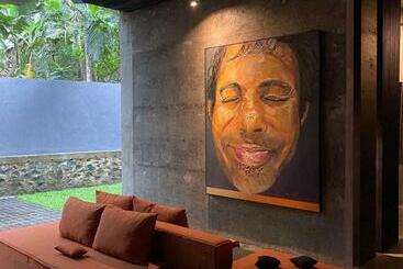 Hotel Saffron Robes Living