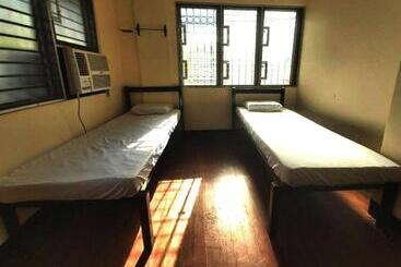 Hotel Oyo 916 Angel S Boardrooms