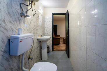 Отель Sparrow Juniper Tree 2 Min Walk To Mg Marg