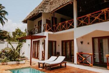 La Playa Paradise Resort