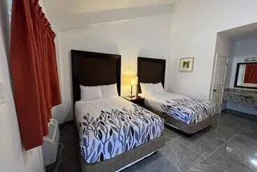 ホテル Bass Inn   Choke Canyon National Park