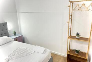 هتل Tirana Square