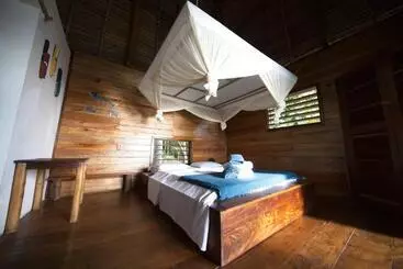 تختخواب و صبحانه Nosy Komba Lodge