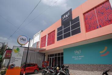 Sans Hotel Tiga Putri Semarang By Reddoorz