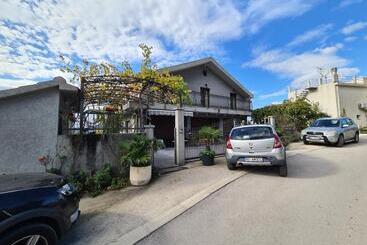 Pension Villa Deloik Ante`s Hill House