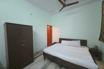 호텔 Oyo 70046 Deep