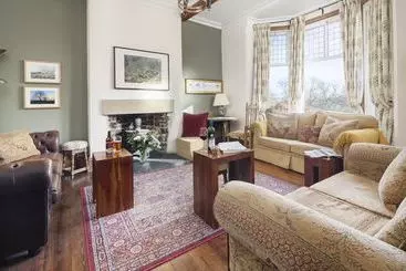 Brookside Villa - B&b