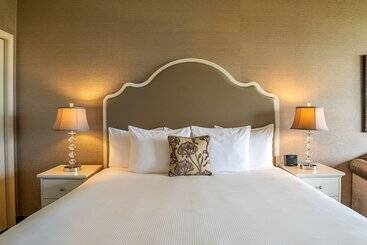 فندق Amish View Inn & Suites