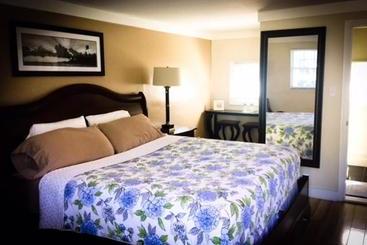 فندق Santuit Inn