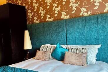 فندق Old Orleton Inn