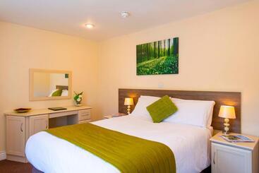 펜션 The Limes Country Lodge Hotel & Admiral Restaurant