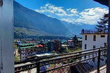 Alberg Jr. La Vaca India Manali