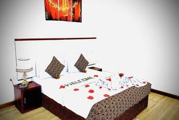 酒店 Kolonne Riverside Garden