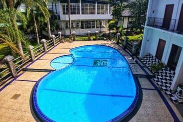 Hotel Kolonne Riverside Garden