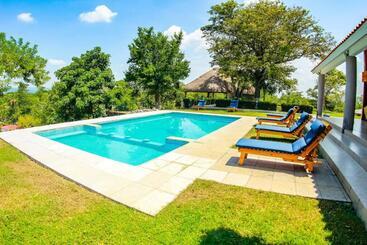 Herberge Finca Thakni  Casa De Campo