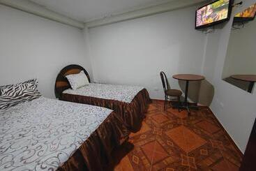 فندق Hostal Bryan