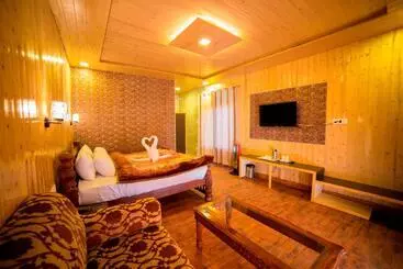 Hotel Kvr Clarks Inn, Kufri