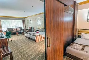 Hotelli Sarot Termal Park Resort & Spa   Halal