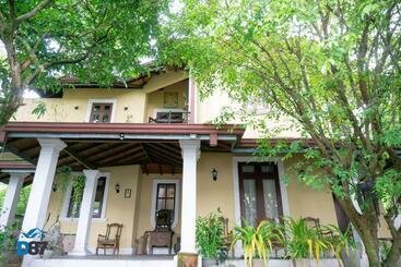 פנסיון Villa D 87