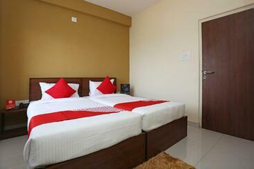 Hotelli Oyo 14285 Corporate Classic