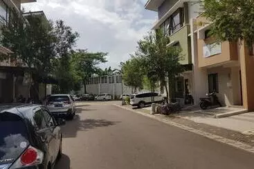 Aloha Guest House   1 Male Only