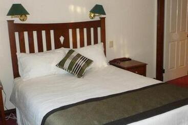 בית מלון כפרי Adamsons Riverside Accommodation