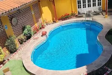 مسافرخانه Serra Nova