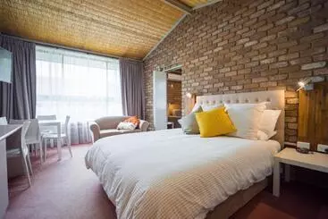 Farnham Court Motel And Restaurant