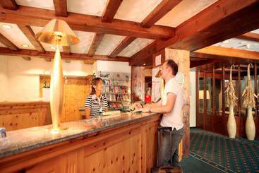 ホテル Robinson Club Arosa