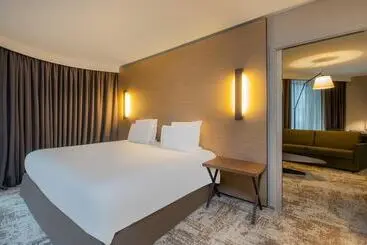 Radisson Blu CDG Airport Terminal Hotel, Paris