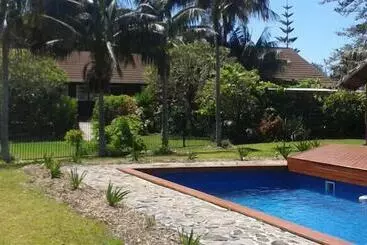 هتل Fletcher Christian Apartments