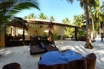 پانسیون Arivilla Beach