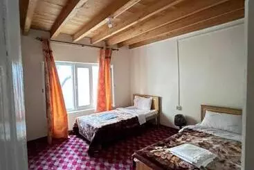 پانسیون Karakorum Family Guest House Hunza