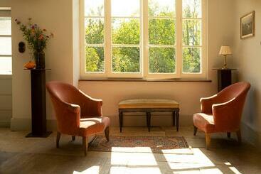 펜션 The Riverhouse, Magical House With Garden By The River Seine