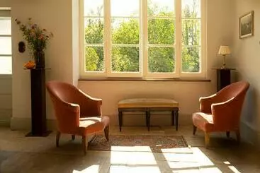 Pensió The Riverhouse, Magical House With Garden By The River Seine