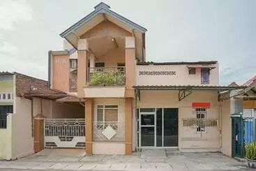 Hotel Reddoorz Syariah Near Suramadu